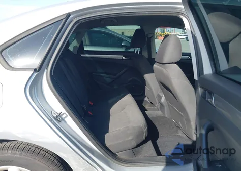 2013 Volkswagen Passat S z USA, uszkodzony, nr VIN 1VWAP7A37DC084353